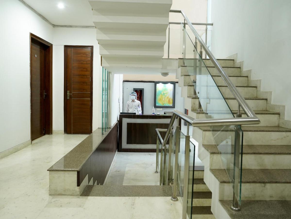 Lime Tree Hotel Sushant Lok Gurgaon Sector 29 Next To Iffco Chowk Metro Exterior photo