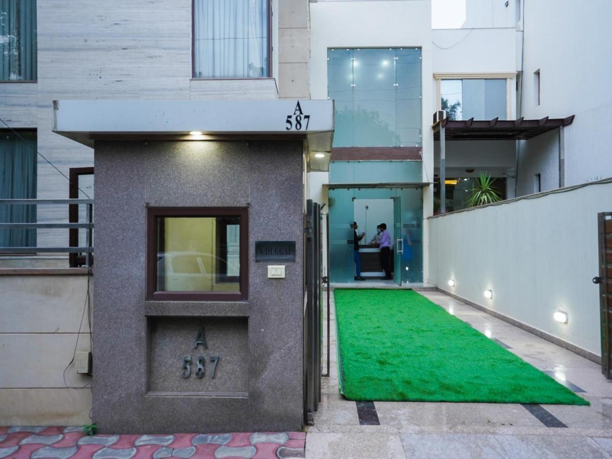 Lime Tree Hotel Sushant Lok Gurgaon Sector 29 Next To Iffco Chowk Metro Exterior photo