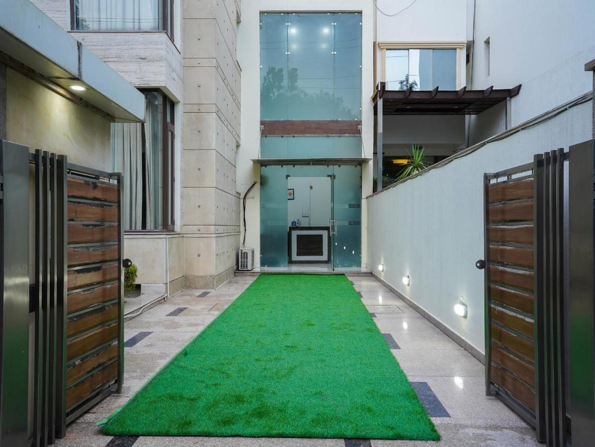 Lime Tree Hotel Sushant Lok Gurgaon Sector 29 Next To Iffco Chowk Metro Exterior photo