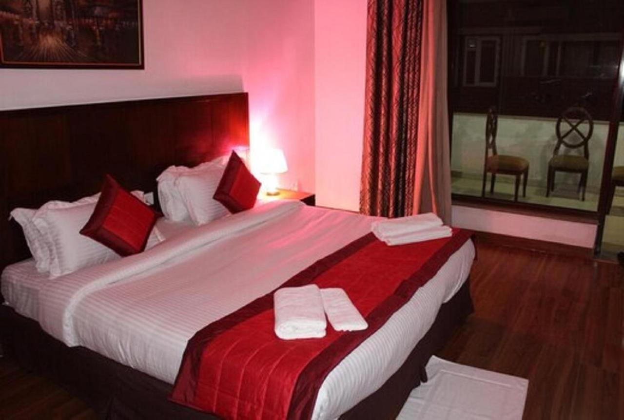 Lime Tree Hotel Sushant Lok Gurgaon Sector 29 Next To Iffco Chowk Metro Exterior photo