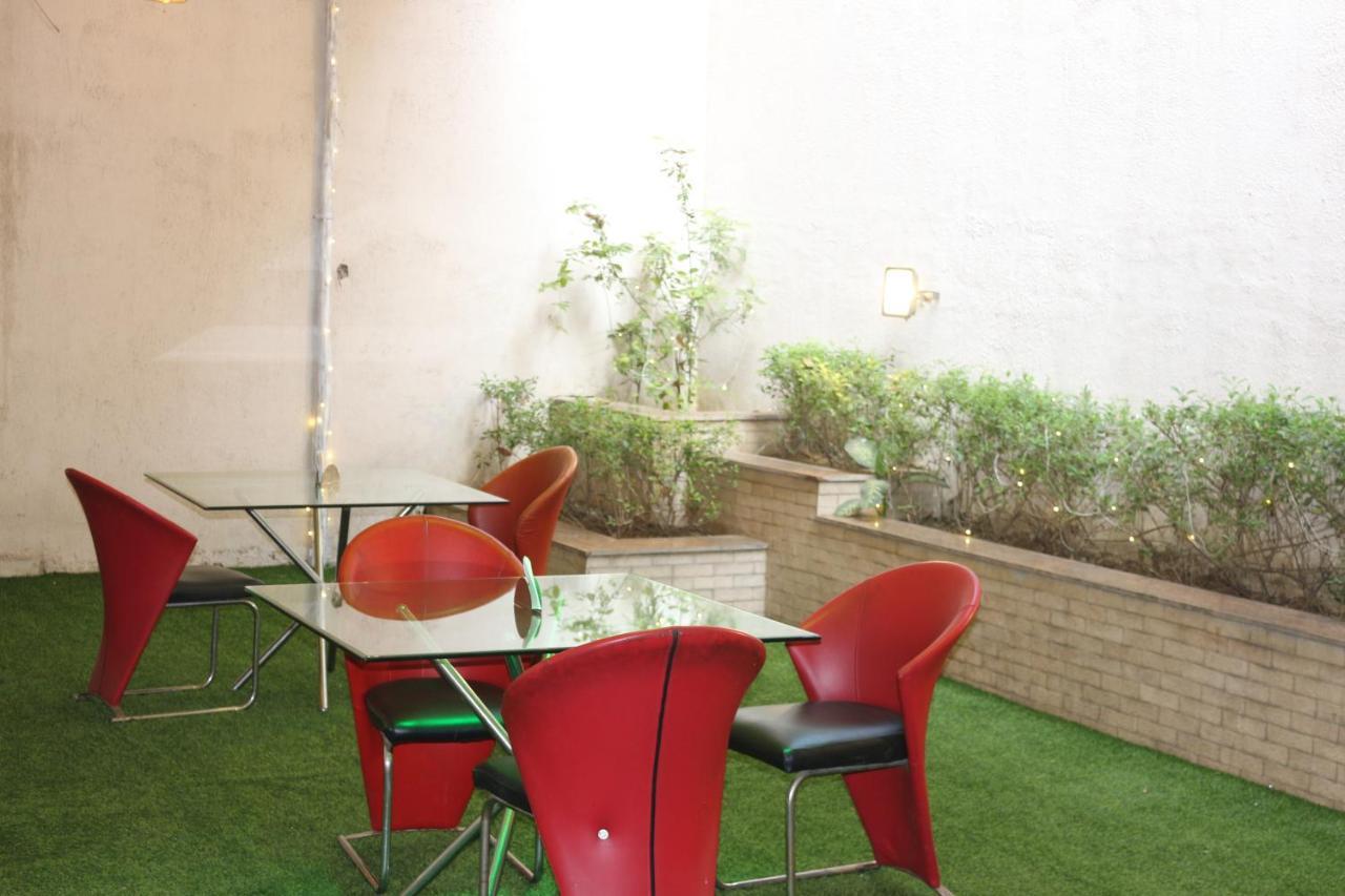 Lime Tree Hotel Sushant Lok Gurgaon Sector 29 Next To Iffco Chowk Metro Exterior photo