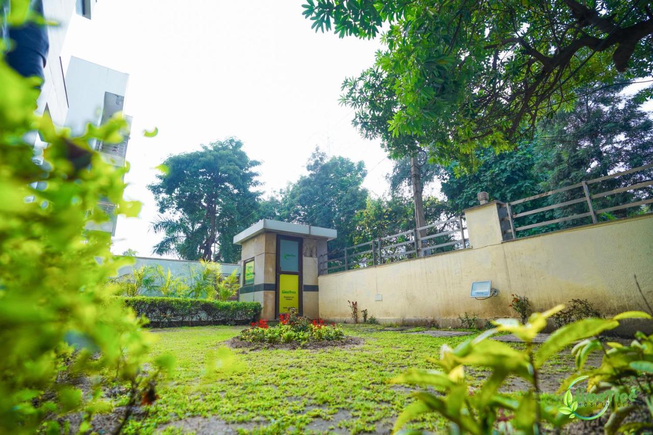 Lime Tree Hotel Sushant Lok Gurgaon Sector 29 Next To Iffco Chowk Metro Exterior photo